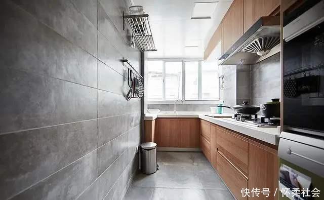 装修|家里这个地方万万不要贴瓷砖,一旦工人没这样做,你工钱都别给他