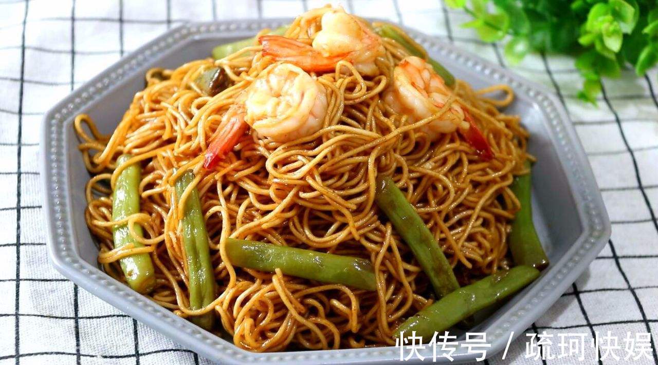 豆角|豆角焖面的家常做法,豆角嫩绿面条不粘,做法简单味道好