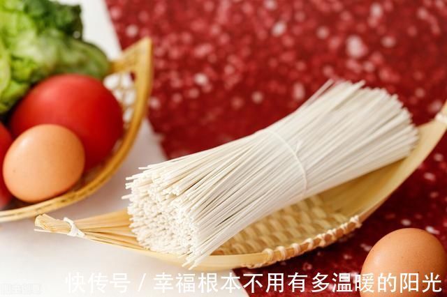 买干面条时,不是越贵越好,认准这几种,营养无添加,吃着更放心