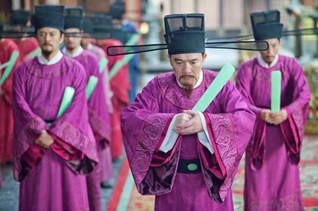 官场上|谁发明的宋朝官员的长翅帽？有什么用途？就连皇帝也要戴