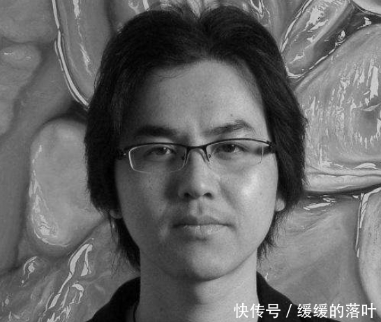 高价|80后画家画一颗“烂草莓”,卖出20万高价,专家:你放大细看