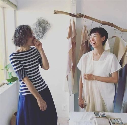 看看日本主妇的穿搭，你会明白：50岁也可以优雅精致