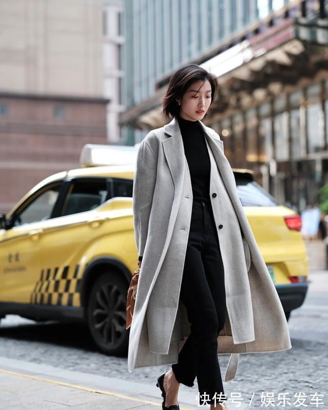驼色 别再说冬天衣服穿不好看了,用基础黑+这“三”色,上身效果很绝