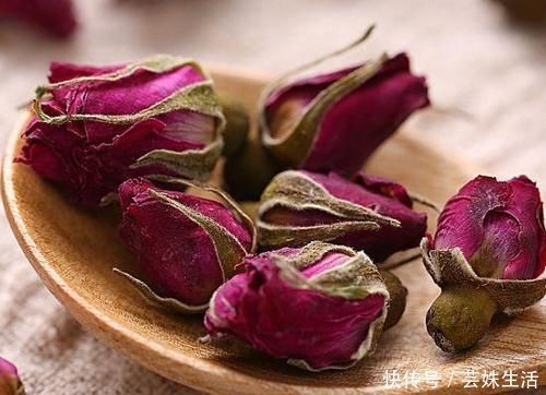 玫瑰花和此物一起泡,给子宫来个大扫除,口臭没了,皮肤红润细腻