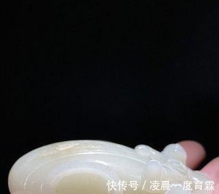 和田玉!清中期 和田玉籽料 白玉雕 持莲童子 包袱瓶