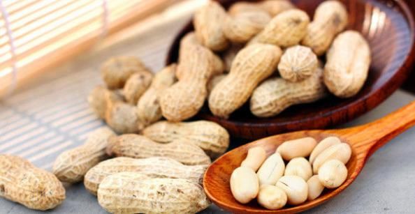 女人睡前嚼幾顆花生，堅(jiān)持1個(gè)月時(shí)間，3個(gè)好處“不請(qǐng)自來(lái)”！