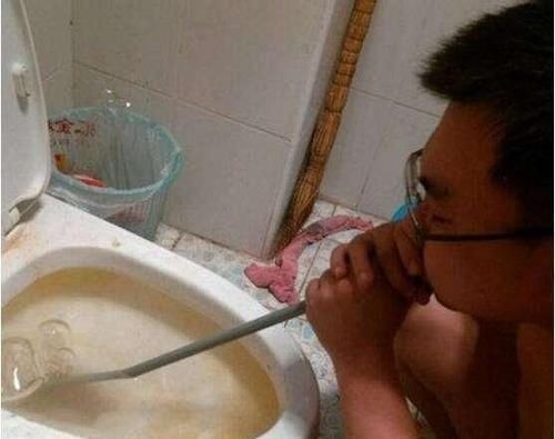 剩饭菜|以后马桶堵了就这样疏通,太实用了,再也不用花钱请师傅了!