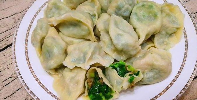 包韭菜饺子馅,学会“2放2不放”,韭菜鲜嫩翠绿不出水,好吃过瘾