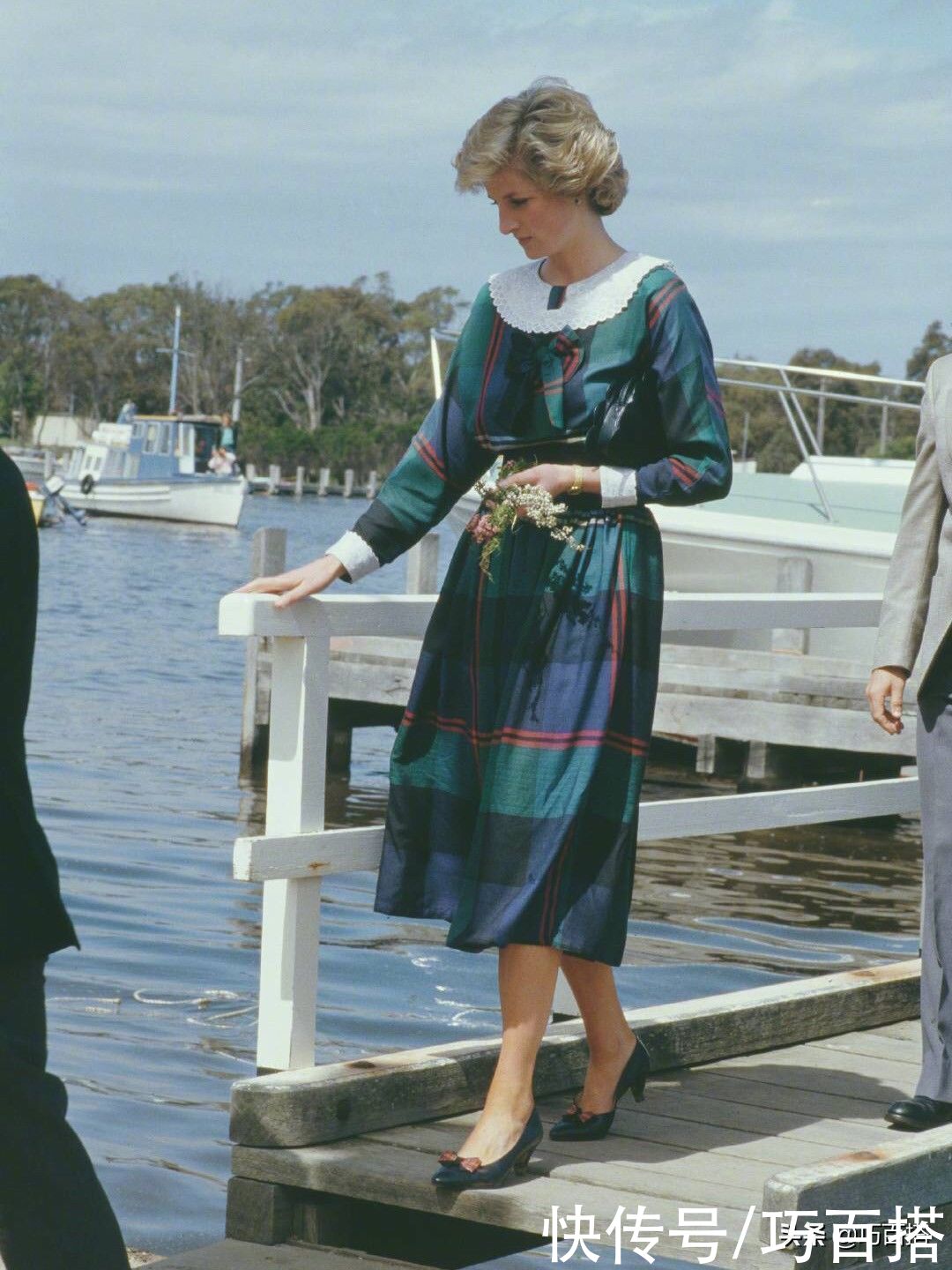 穿搭|穿搭时不时髦看细节！根据脸型选择衣领，魅力提升好多倍