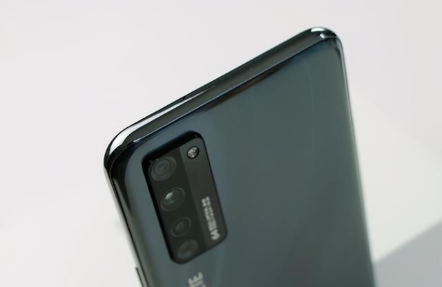 中兴公司|128GB+屏下摄像头,预约超21万,三天后开卖或将再度秒空