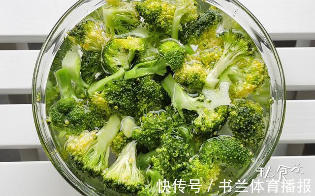 用料|西兰花咋做才能翠绿入味,做法用料有讲究,学会你也能宅家做大厨