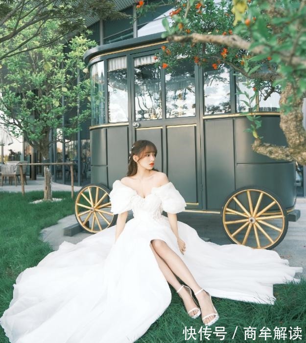 你们还说程潇腿粗, 看到她的“竹节腿”, 吴宣仪都比不上