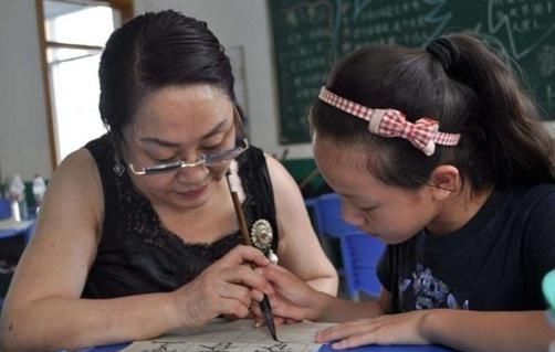 妈妈|孩子是奶奶带的还是妈妈带的，从孩子的表现可以看出