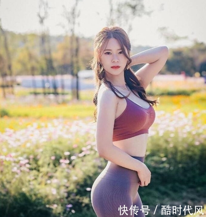 小姐姐|性感有气质的小姐姐,穿上紧身打底裤,尽情展现成熟妩媚气息