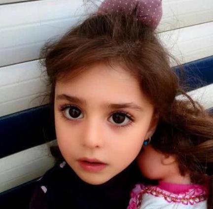 泄露|女儿长得太美,爸爸辞职当保镖?看到爸爸的颜值后,网友:羡慕了