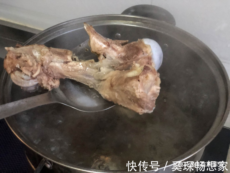 秋天就要喝这汤,润肺降火,口味醇厚,全靠这两招,又浓又香