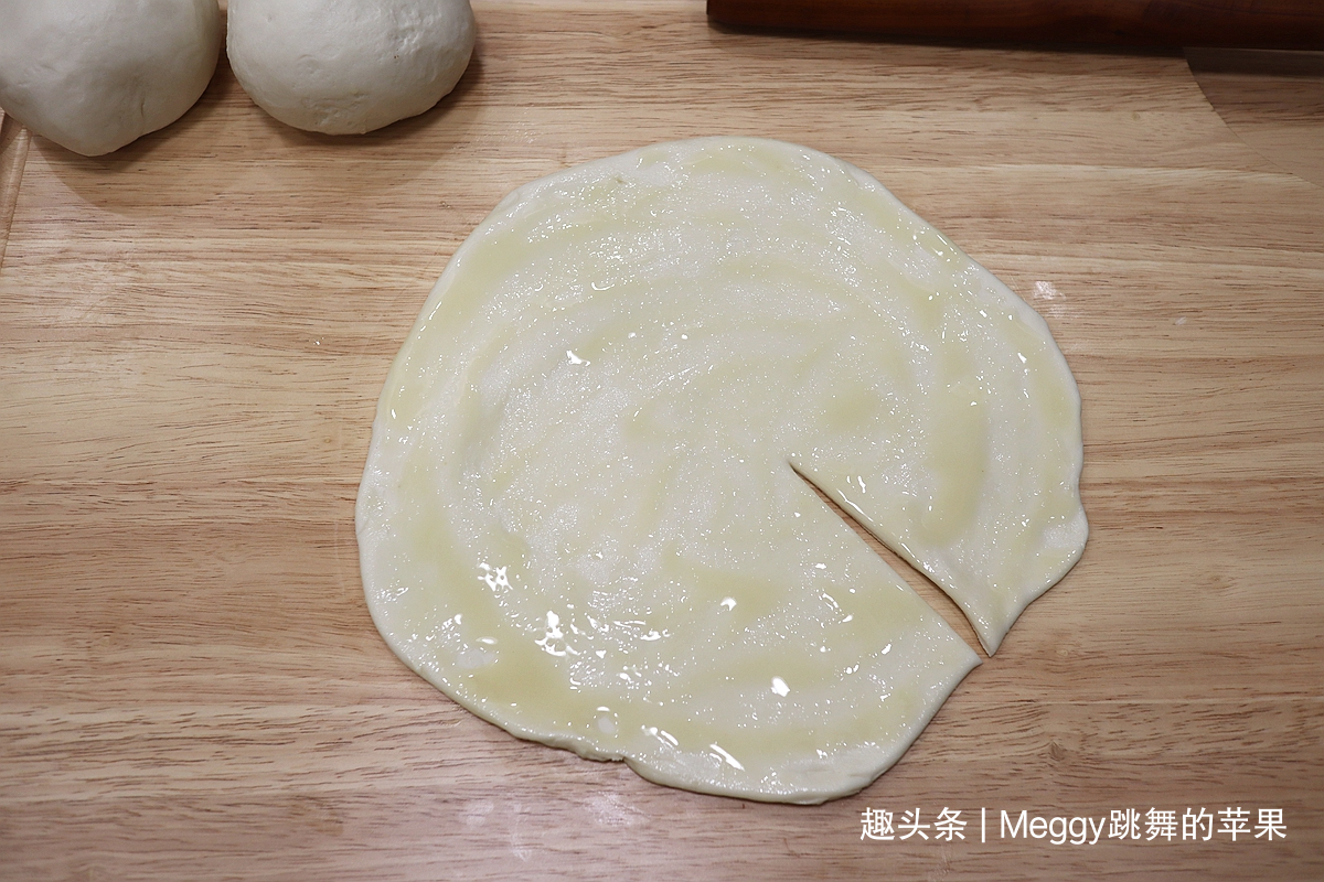 中筋面粉|3种口味的家常饼,外皮酥香柔软多层,切一刀卷一卷就这么简单