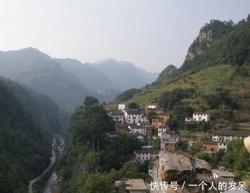 惊险！淳安的一个神奇小村，这里的房屋都挂在悬崖石壁上