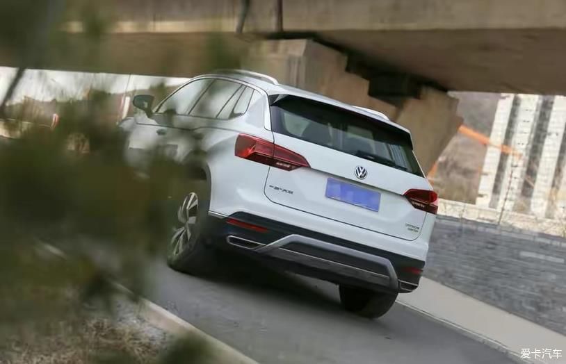 老年|走进富有年味的周庄