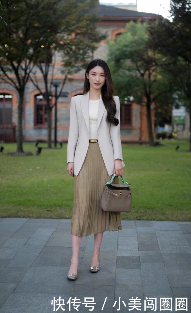 腰线的位置|今冬流行一种“显高穿法”,叫“短外套+半身裙”,小个子也适合