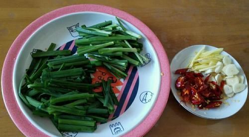 学会|炒猪肝滑嫩有技巧,学会这个腌制猪肝的方法,炒的和饭店一样好吃