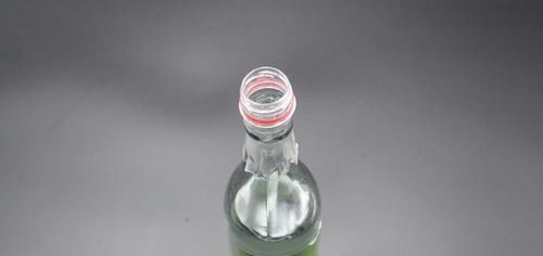 你家有废旧的塑料瓶吗?简单一改造放在厨房,一年能省下不少钱