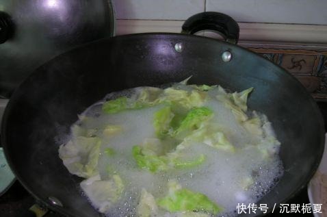  包菜才会更加|炒包菜时，包菜不要直接下锅炒！很多人不懂，难怪不好吃