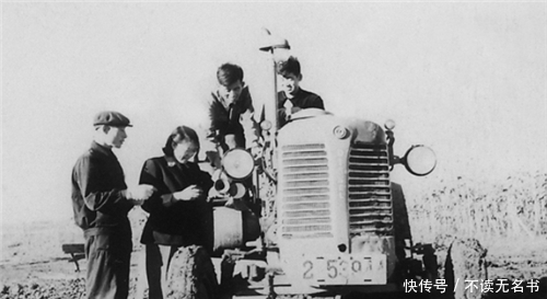 女子|旧版1元纸币上的女子,开着拖拉机被拍下照片,晚年才知道是自己