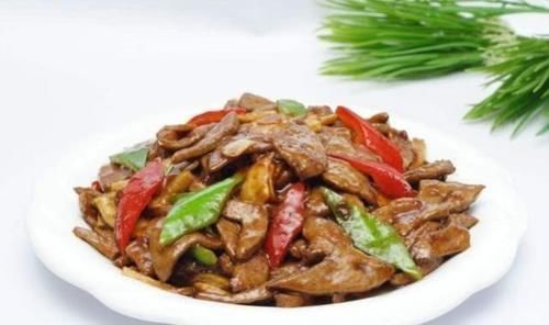 炒猪肝之前多加一步,猪肝又鲜又嫩,而且没有腥味,味道更好吃