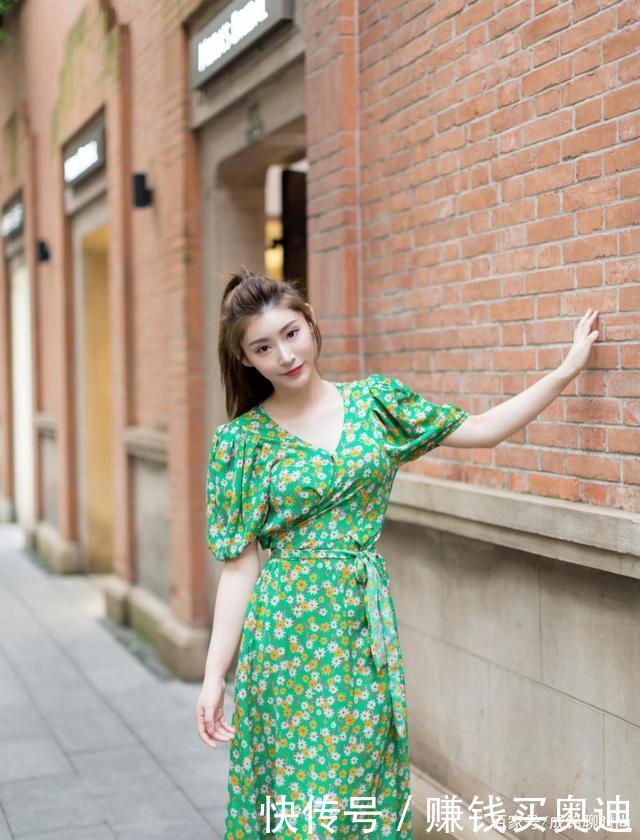 夏日|夏日出街就要美美的!三种连衣裙解锁日常穿搭,时尚减龄又好看