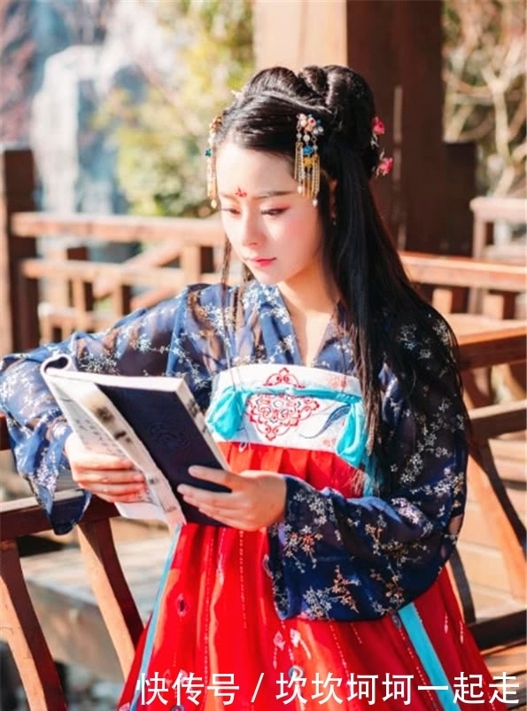 平常|日本人穿和服上街很平常,为啥我们穿汉服上街就很另类呢?