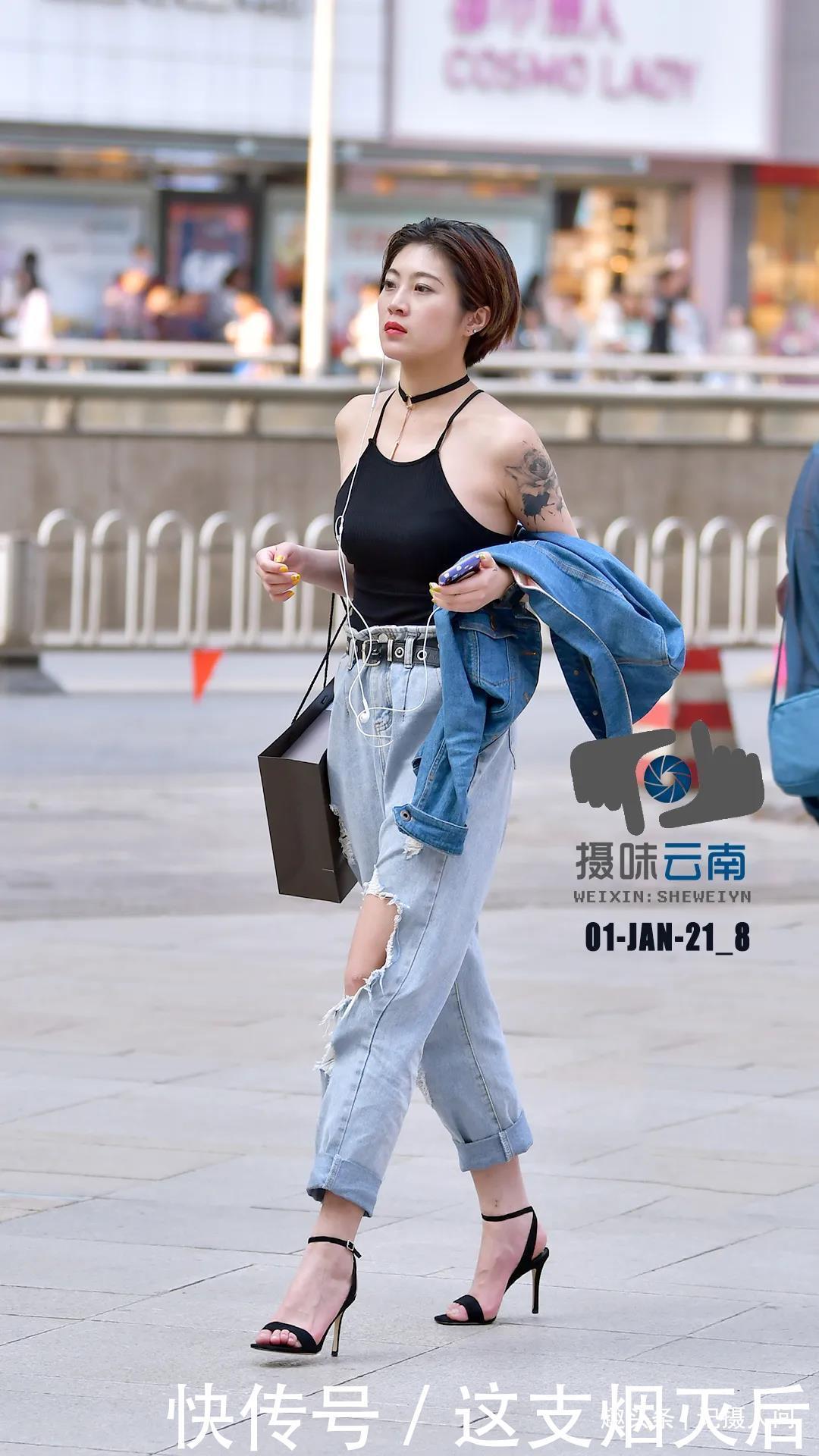 街拍破洞牛仔裤生性不羁爱自由,也是最上镜超酷破洞牛仔裤