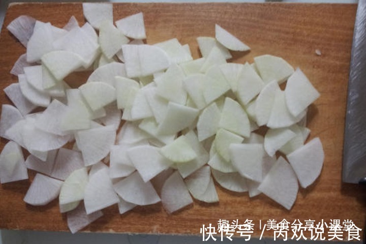 别再腌整个萝卜了,教你一招,又香又脆,1个萝卜可以吃2天