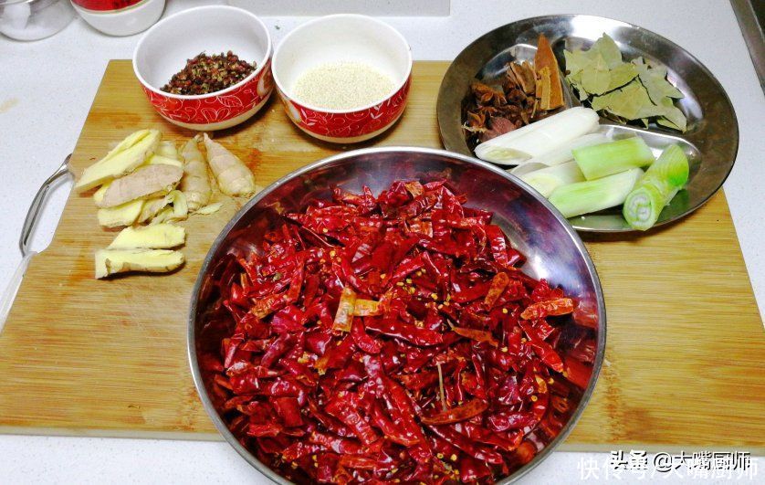 姜葱油|大厨炒菜，出锅前为啥加明油，啥是明油？难怪炒啥都香，教你做法