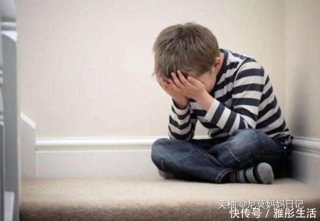 自制|两个贫穷家庭的“自制书包”，一个让孩子自信，一个让孩子自卑