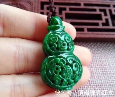 小孩儿@女神林志玲都在戴的翡翠葫芦,你喜欢哪一种