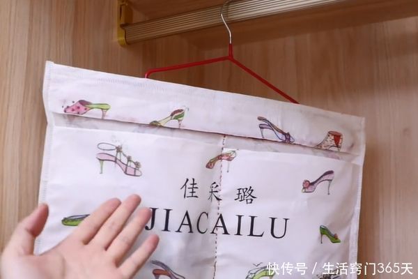 布袋子别扔了,上面粘个一衣架,特别“值钱”,家家户户都需要!