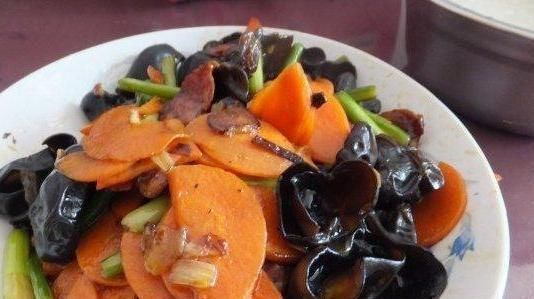 女人|黑木耳配上它,子宫干净了,气色好了,女人不想满脸皱纹可试试