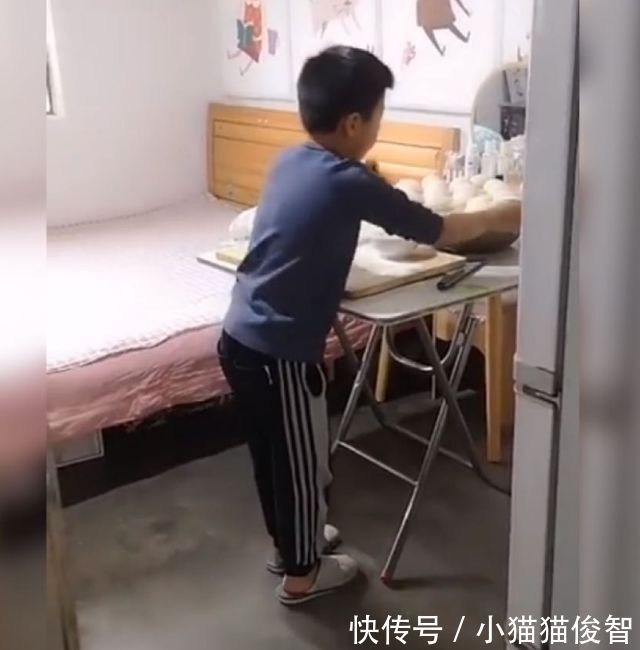 家务活|5岁“勤劳宝宝”火了,趁奶奶熟睡“蒸馒头”:家里没我能行吗
