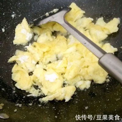 胡萝卜炒鸡蛋|香菇胡萝卜炒鸡蛋