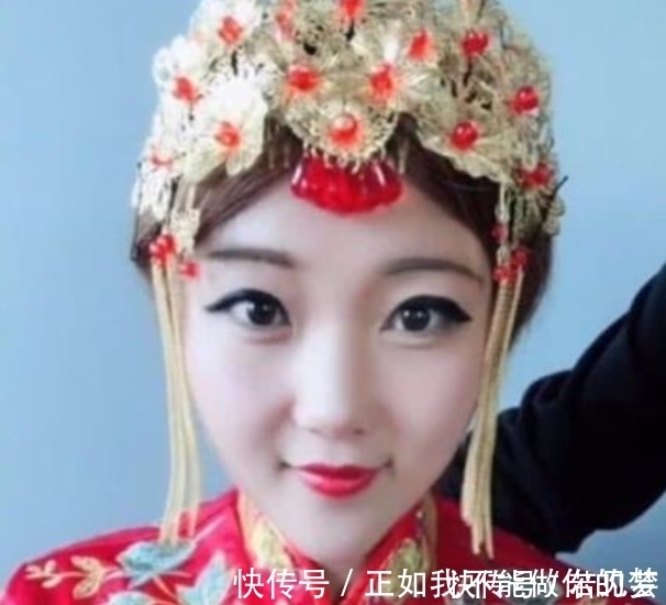 双眼皮|奇闻:新娘嫌弃化妆师画的妆,竟自己动手画成了熊猫眼,结果