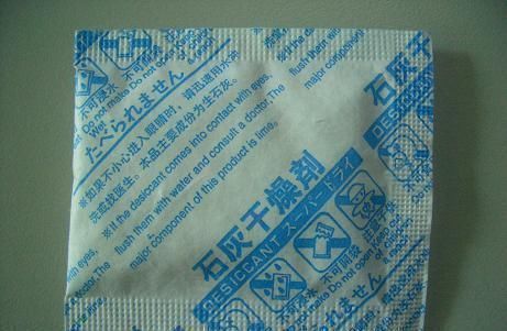 妈妈|8岁男孩误吞“干燥剂”,机智妈妈一招救了孩子,医生直夸有文化