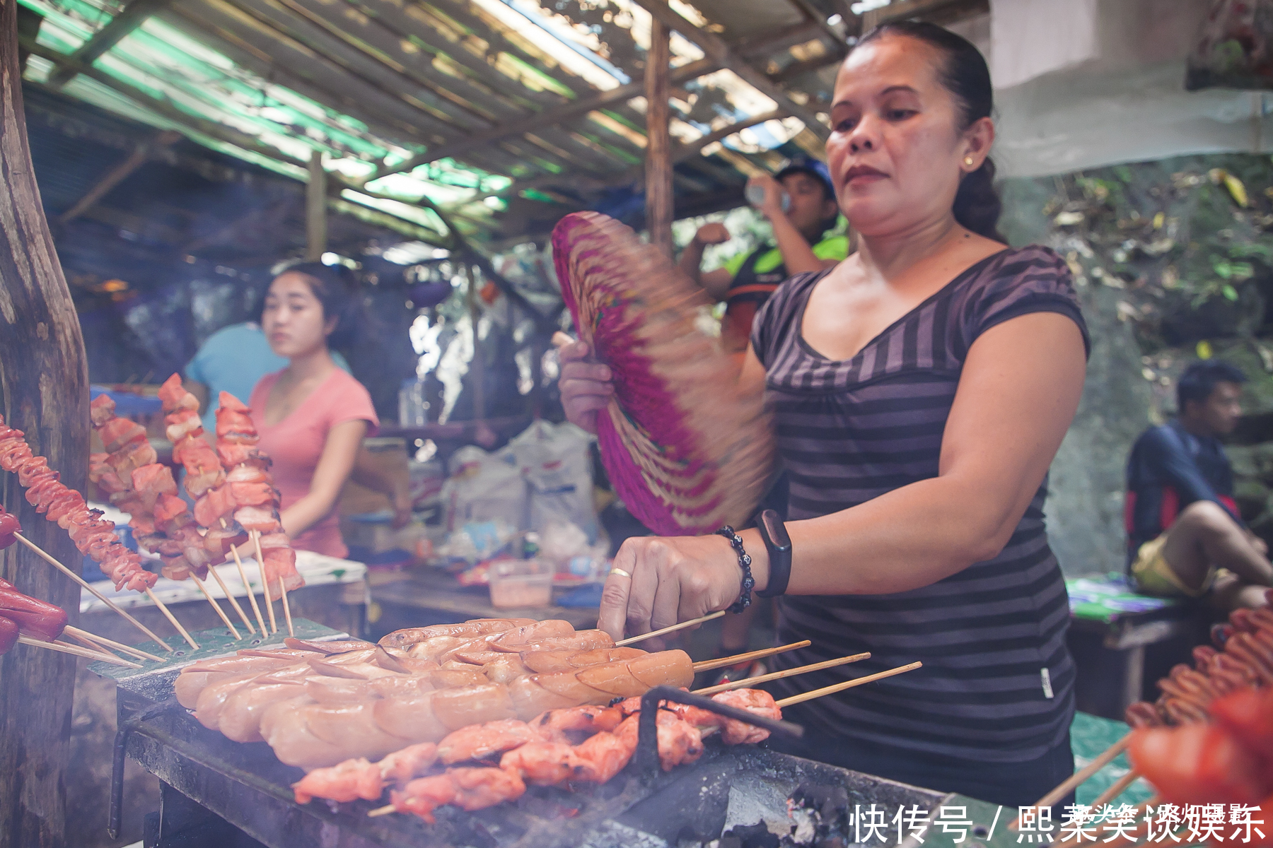  乳猪就|在菲律宾“二师兄”活不过一岁，就被烤着吃了，看着有点残忍