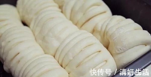 高筋面粉|手撕面包的做法,出炉香甜柔软还拉丝,再也不用买了