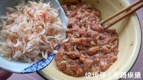 蒸饺好吃有诀窍，学会这样做，皮儿软韧，馅儿鲜香，蒸一锅不够吃