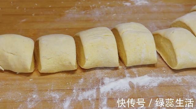 玉米酸奶饼|玉米面里面加一袋酸奶，蓬松暄软，百吃不厌，新手小白也能零失败