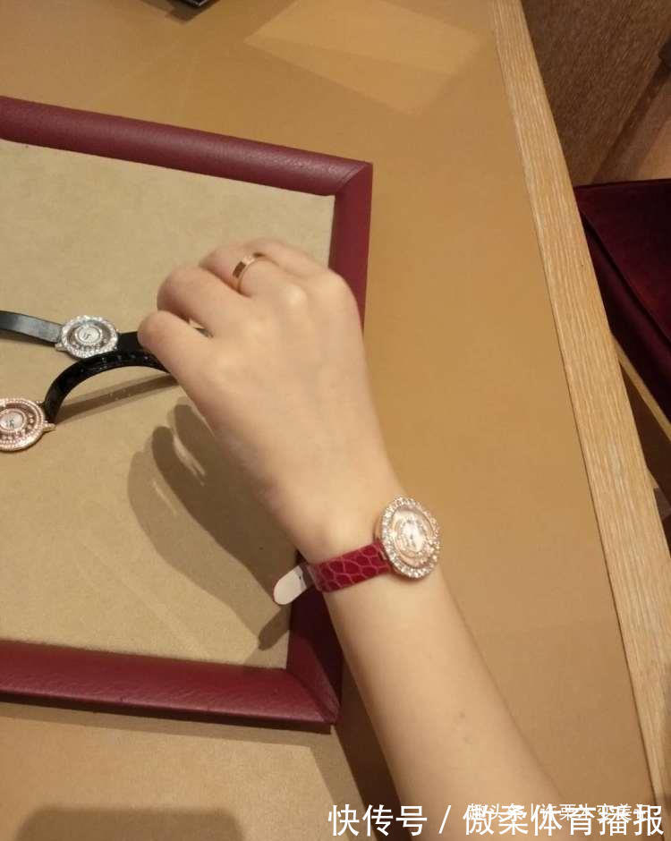 风格@女人戴“手镯”还是“手表”好看?三个理由告诉你,戴错很尴尬!