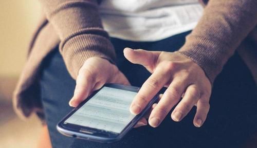 手机|孕期别把手机放在这2个地方，很容易导致“流产”，孕妈别不在意