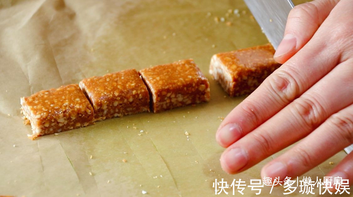 懒哥|花生米不加一滴水，撒点白糖熬一下，比油炸得更好吃，香甜酥脆