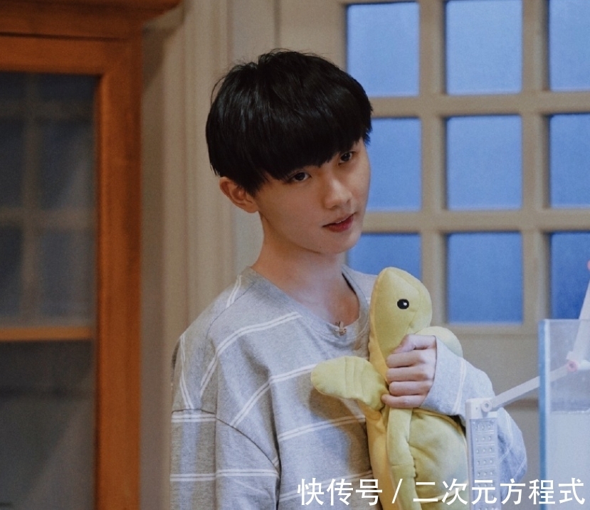 何炅|馬嘉祺玩游戲慘敗被追著采訪,在線求救:哪里可以離開這個城市?